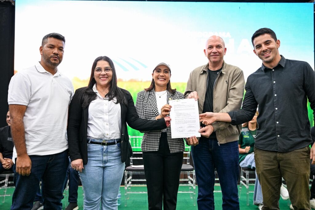 Governadora Mailza fortalece infraestrutura de Sena Madureira ao autorizar obras de pavimentação e revitalização de ginásio