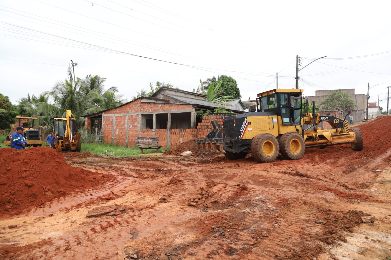 Alysson vistoria obras nos bairros Vitória e Chico Mendes e reforça avanço do programa Prefeitura nas Ruas